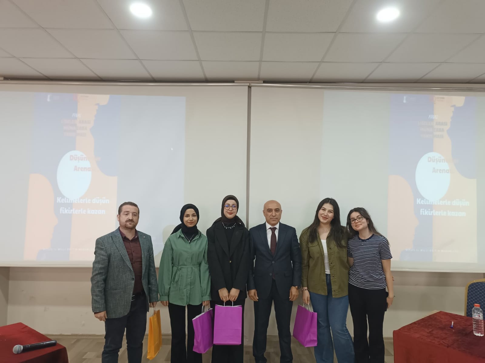 Düşünceler Arenasında Gençler Buluştu!