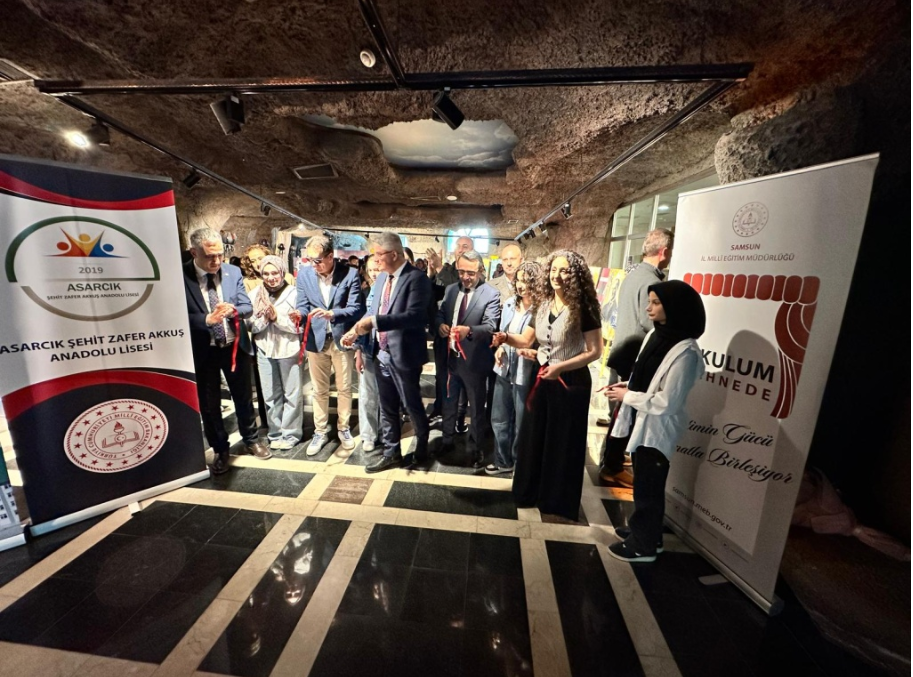 "Okulum Sahnede Sanat İle Birleşiyor"