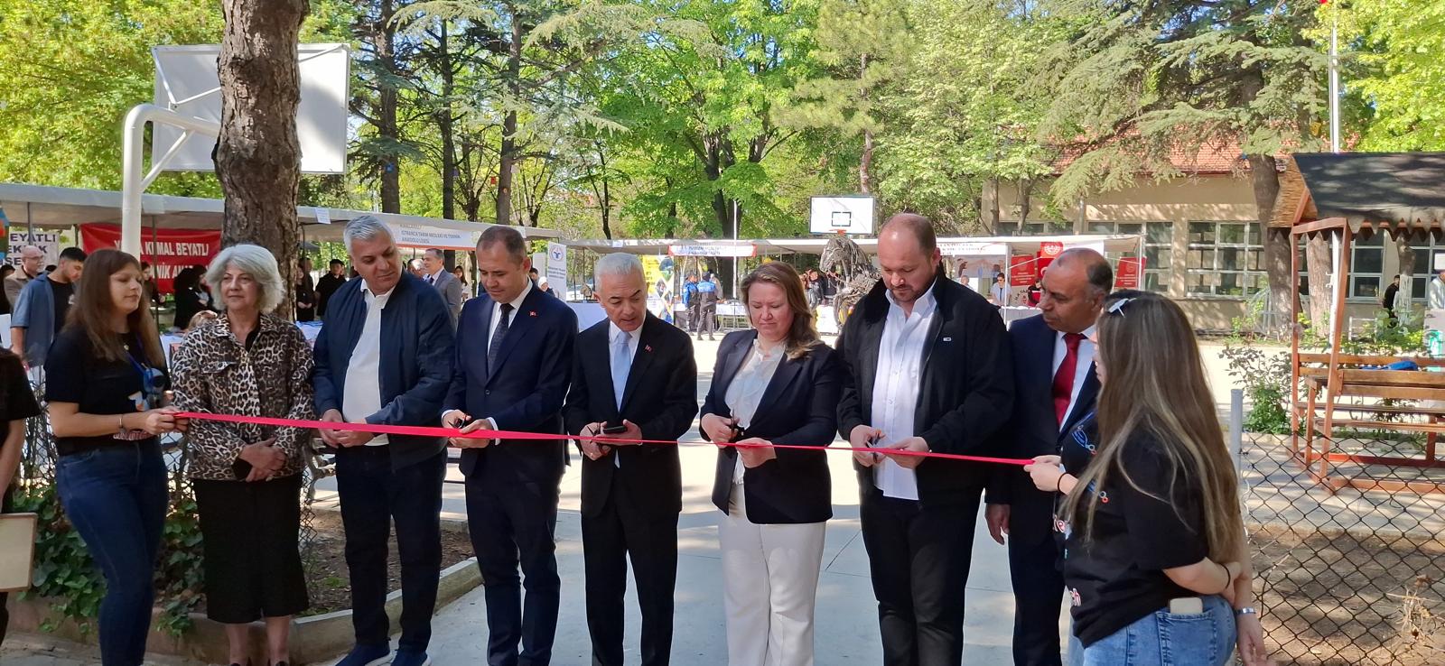 MimARTech Teknoloji Sergisi ve Robot Yarışması