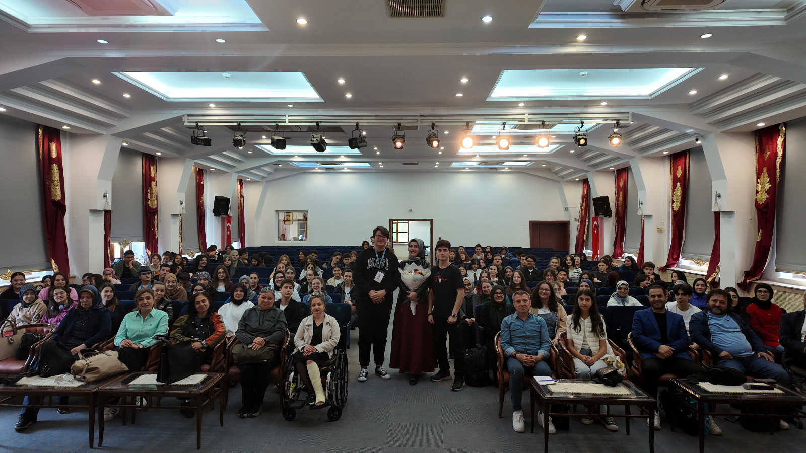 "Bilge Yazarlar Projesi": Genç AR-GE Faaliyetleri Kapsamında Yazar Buluşmaları