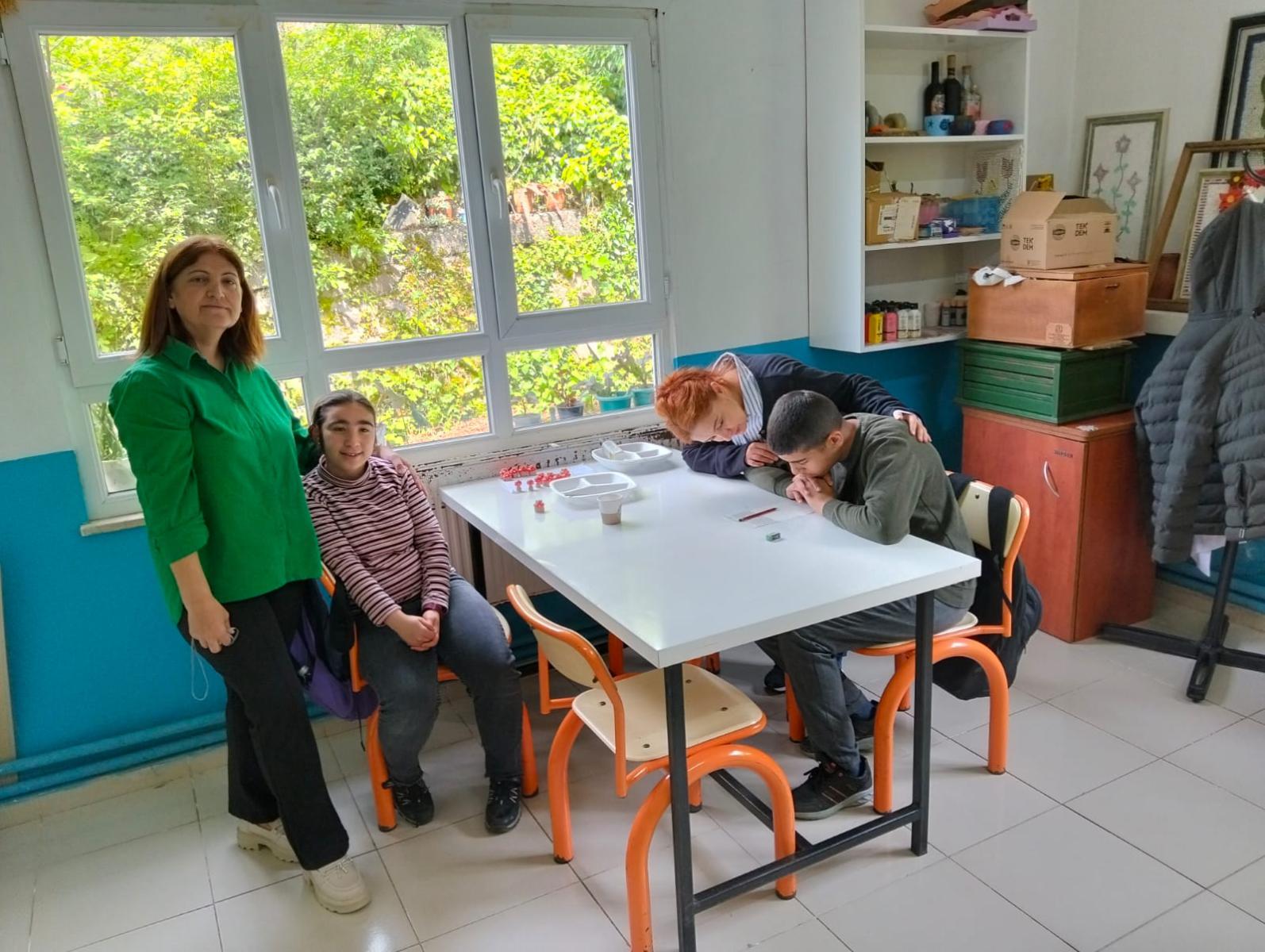 Özel Gerkesinimli Arkadaşlarımızın Yanındayız