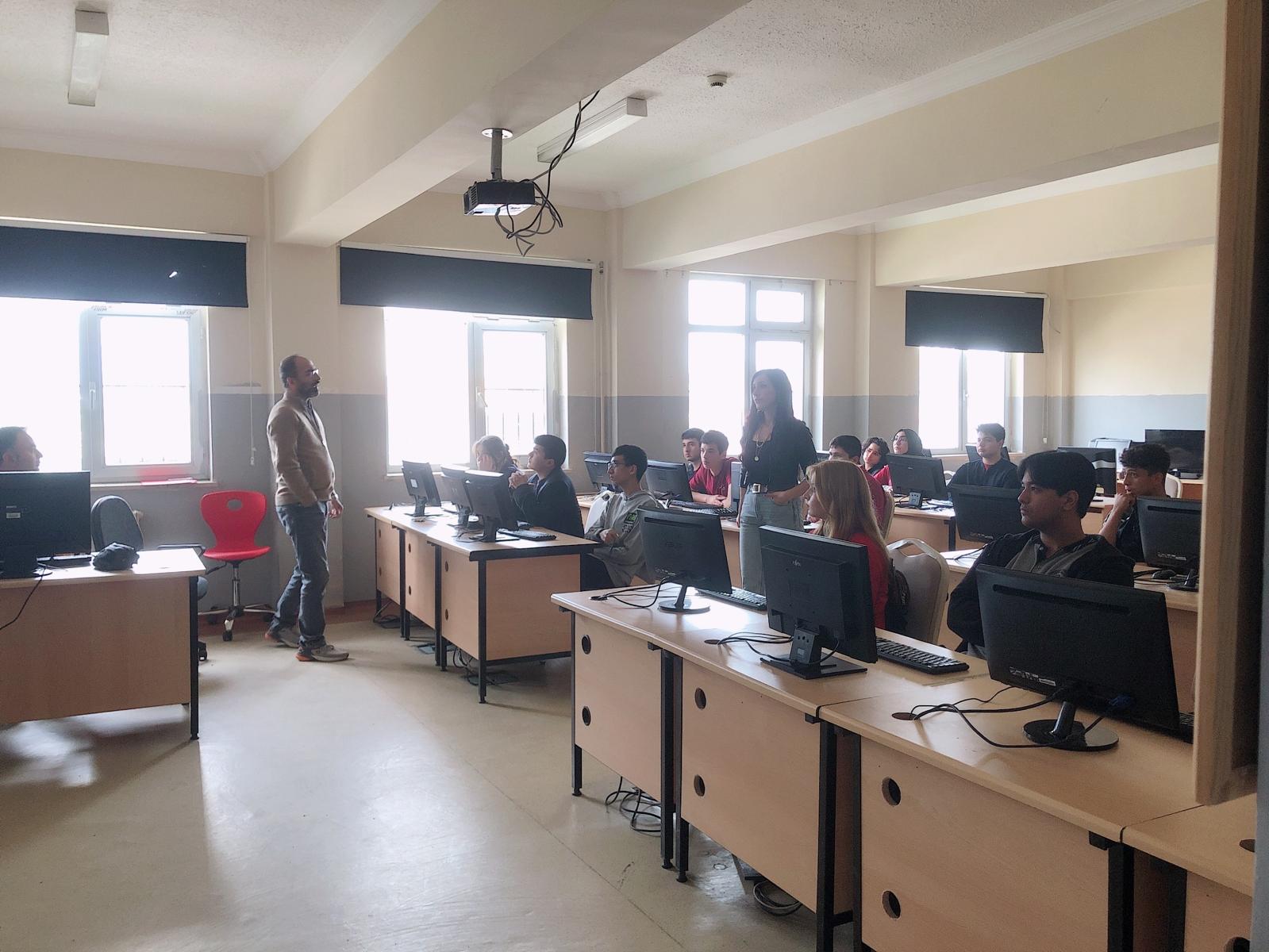 Genç Ar-Ge Ekibi Proje Üretimi ve Yönetimi Konusunda Bilgilendirildi