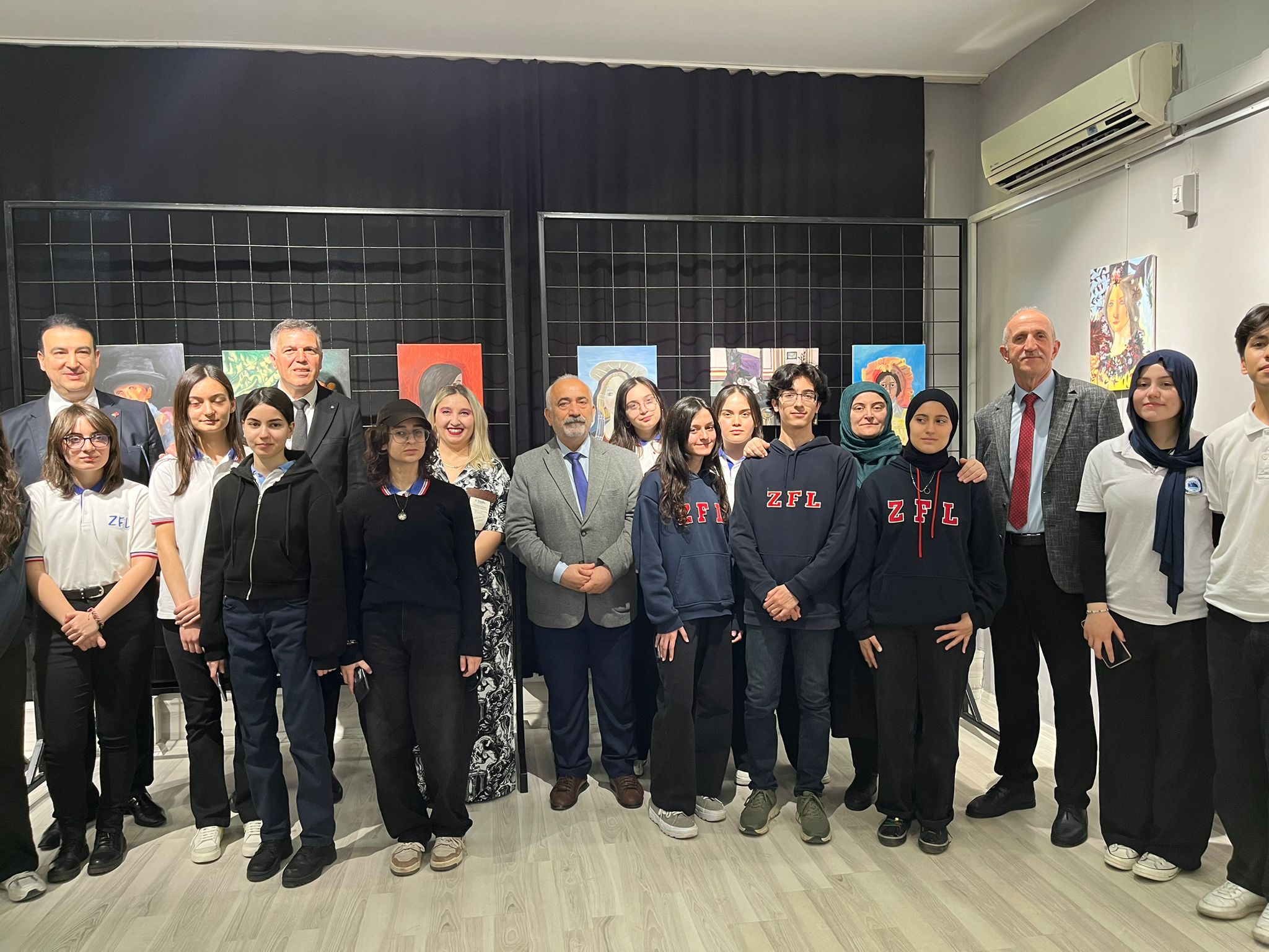 Zonguldak Fen Lisesi Genç Ar-Ge Ekibi Öğrencilerinden Resim Sergisi
