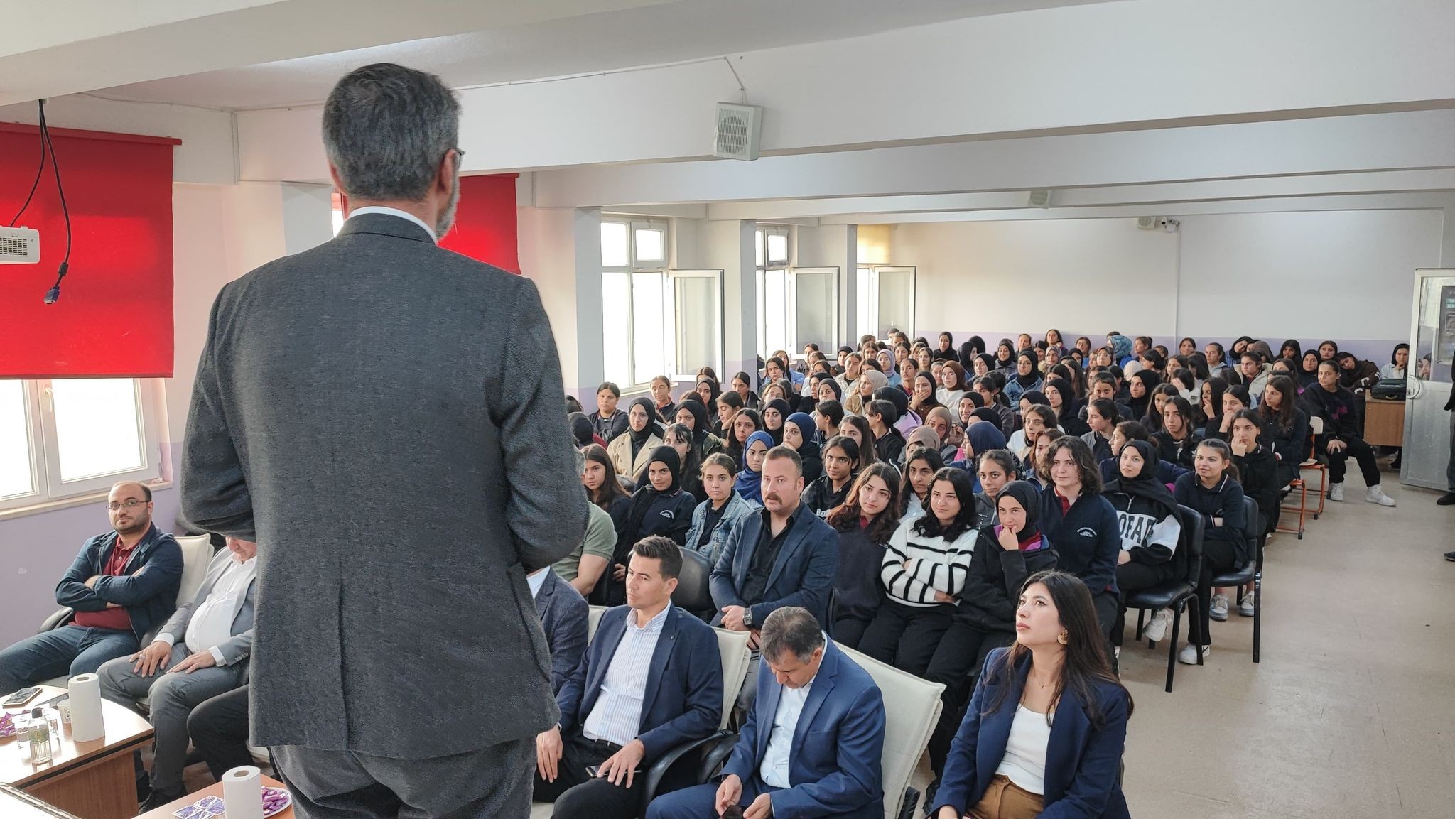 Siirt'te Bilim Söyleşileri: Öğrenciler Bilimle Tanıştı, Geleceğe İlham Aldı