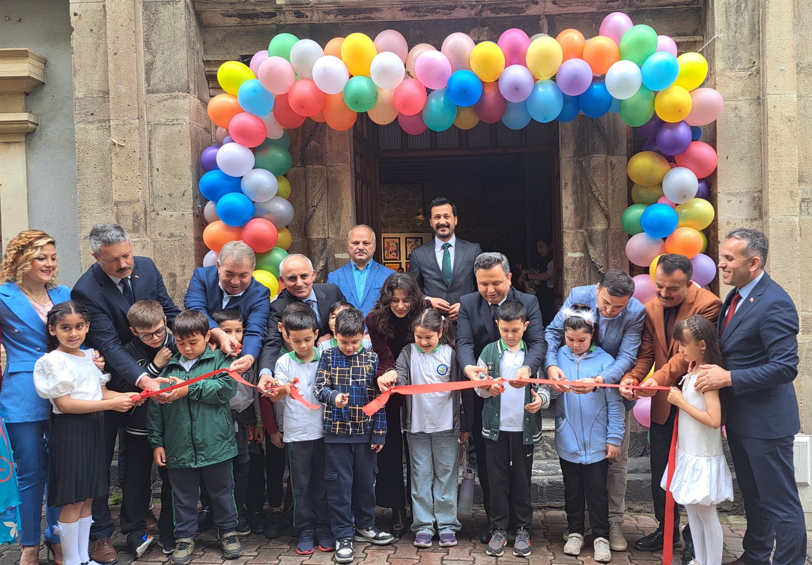 Ailemle Okul Günü” Resim Sergisi Can Akengin Sanat Galerisi’nde Açıldı