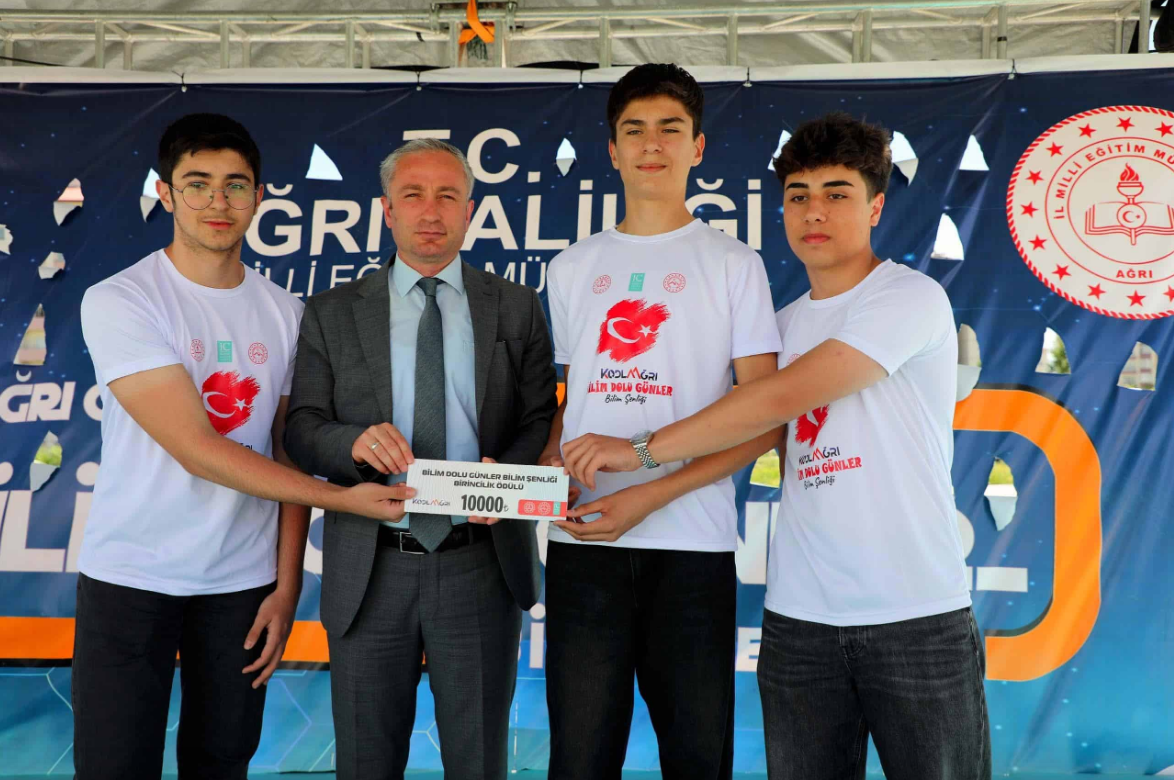 KODLAĞRI YARIŞMASINDA DERECEYE GİREN ÖĞRENCİLERE ÖDÜL VERİLDİ