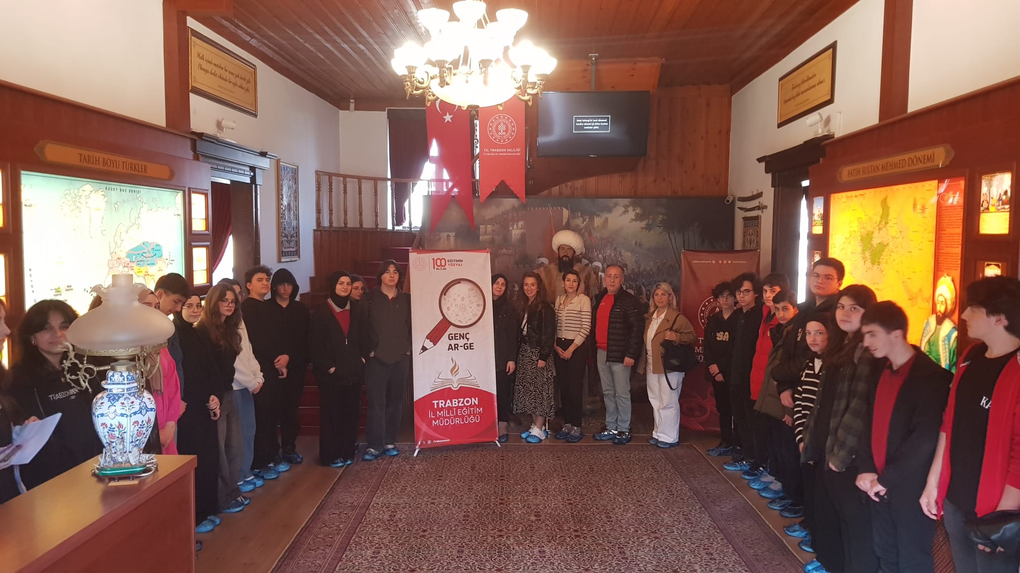 Tarihin İzinde, Geleceğin Peşinde