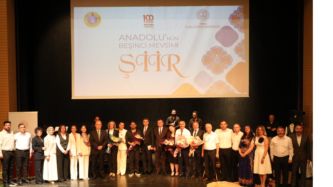 "Anadolu'nun Beşinci Mevsimi: Şiir" Dinletisi Gönüllere Dokundu