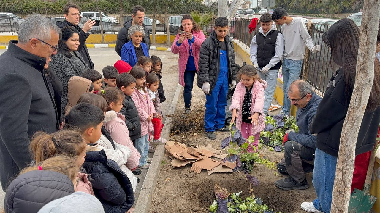 Aysel Akın Klaus Wagner Tarım Lisesi'nden Miniklere "Sıfır Atık" Dersi: Kompost Yapımıyla Çevre Bilinci
