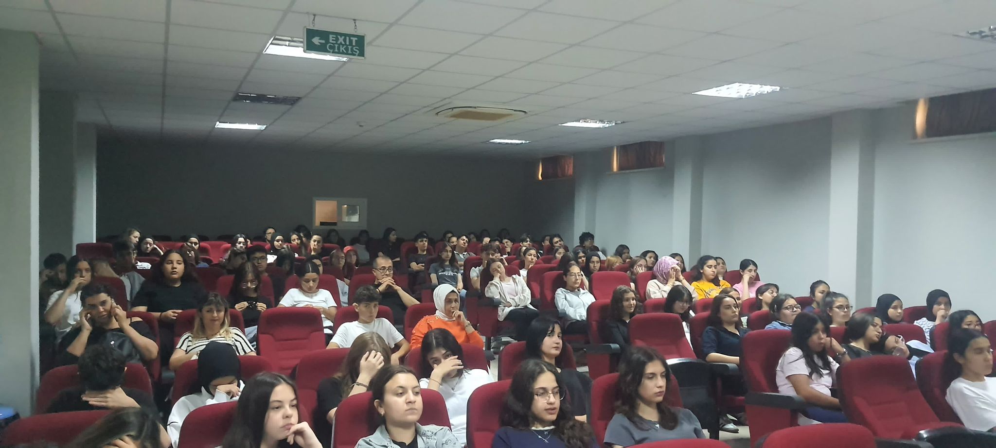 Kumluca Sosyal Bilimler Lisesi'nden "Geleneksel ve Modern Türk Şiiri Dinletisi"