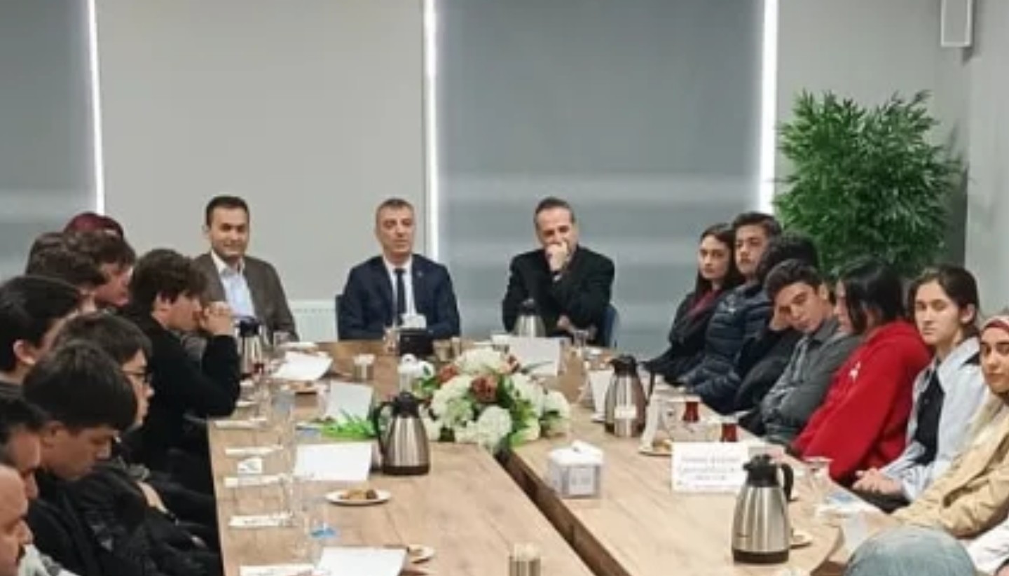 Genç AR-GE Projesi Kapsamında Öğrenci Temsilcileriyle Toplantı Gerçekleştirildi