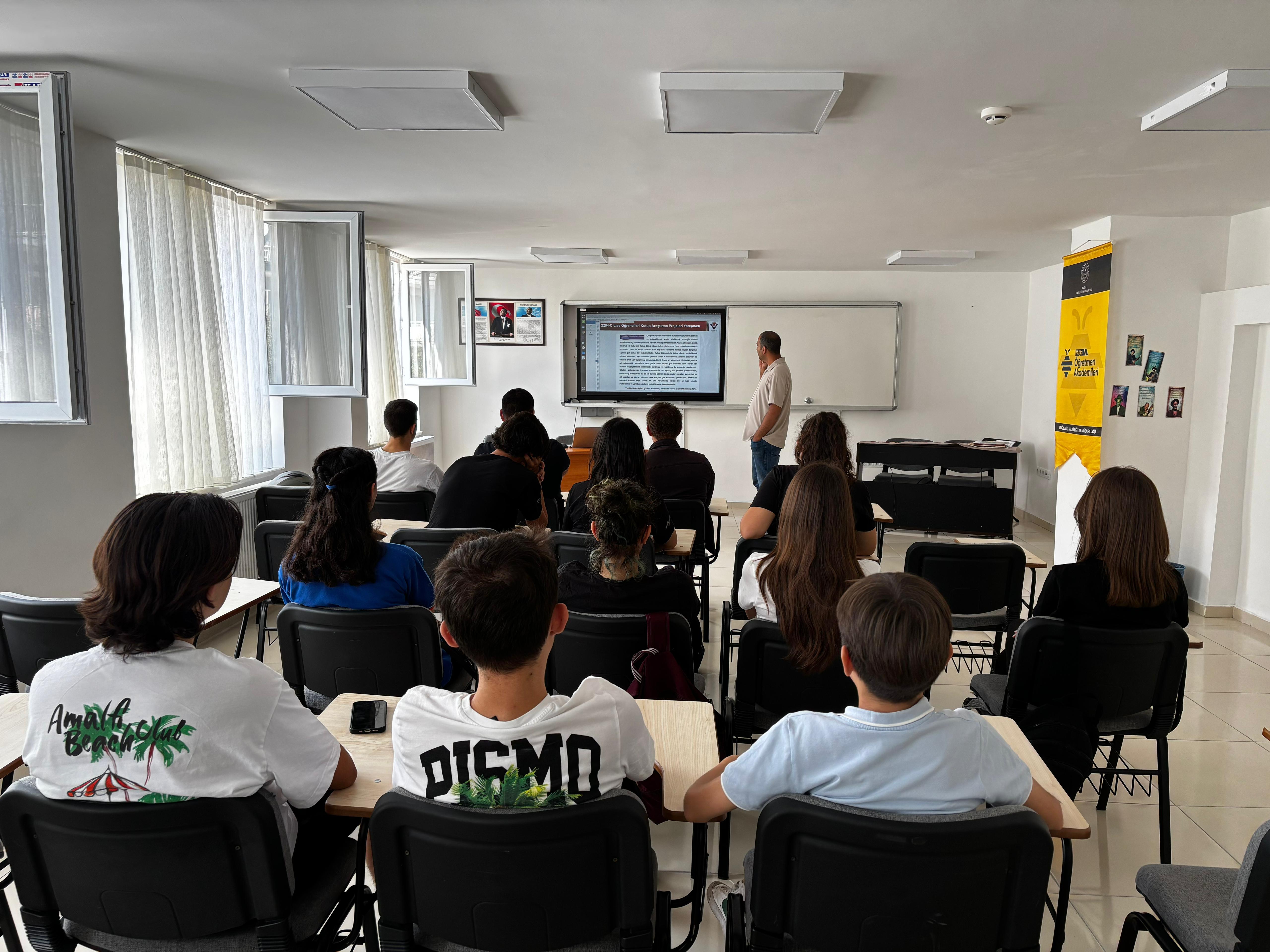 Muğla Genç AR-GE'den TÜBİTAK Projeleri Bilgilendirme Semineri: Bilimin Işığında Yeni Ufuklar!