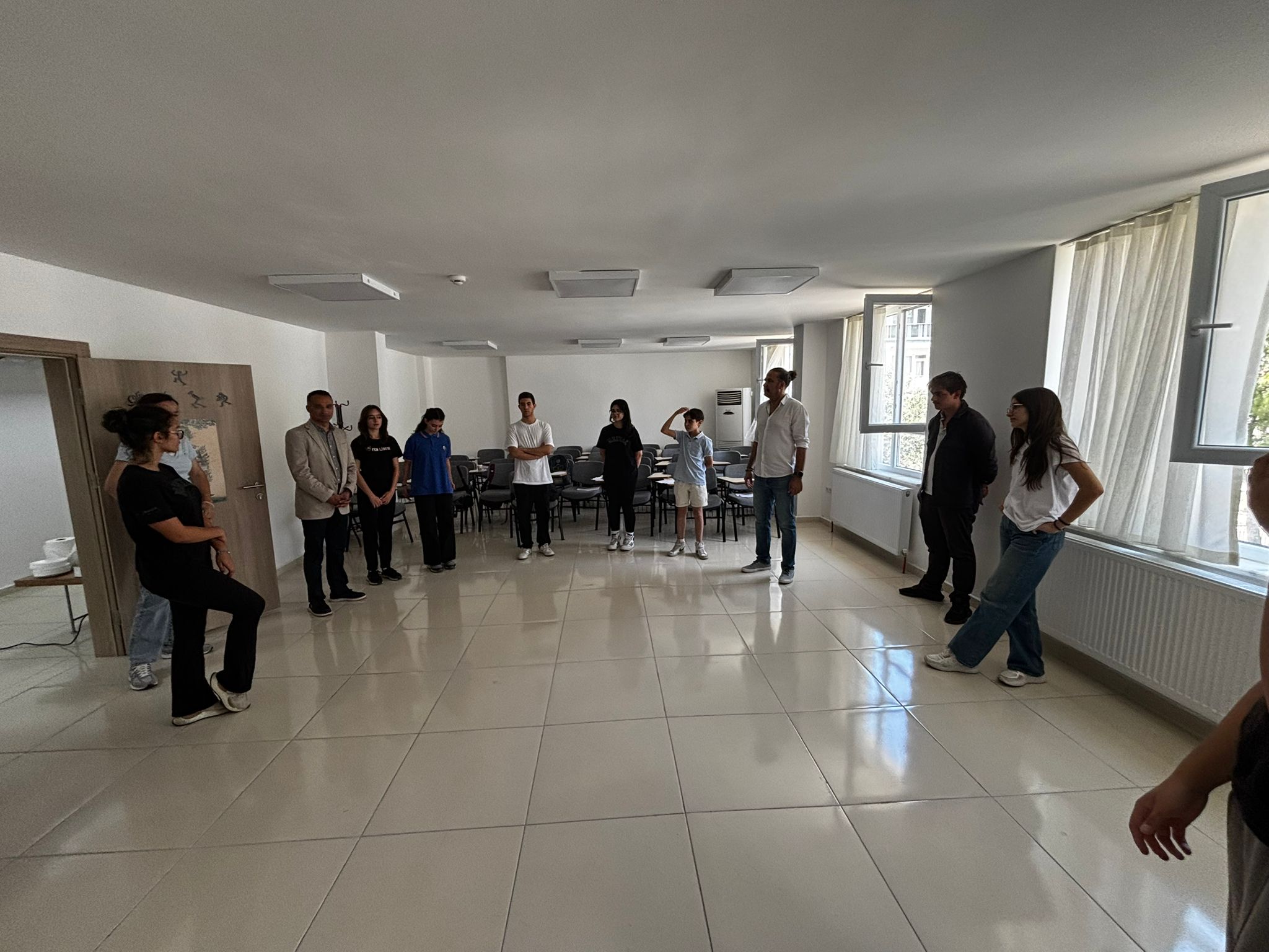 Muğla Genç AR-GE'den Yaratıcı Drama Atölyesi: Lise Öğrencileri Sahnedeydi!