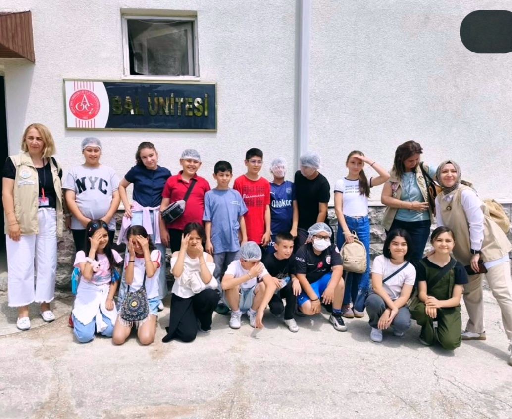 Ankara Yenimahalle İlçe Milli Eğitim Müdürlüğü Genç AR-GE Faaliyetleri Kapsamında Gıda Güvenilirliği ve Gıda İsrafı Konulu Eğitim ve Atatürk Orman Çiftliği Üretim Tesisleri Ziyareti