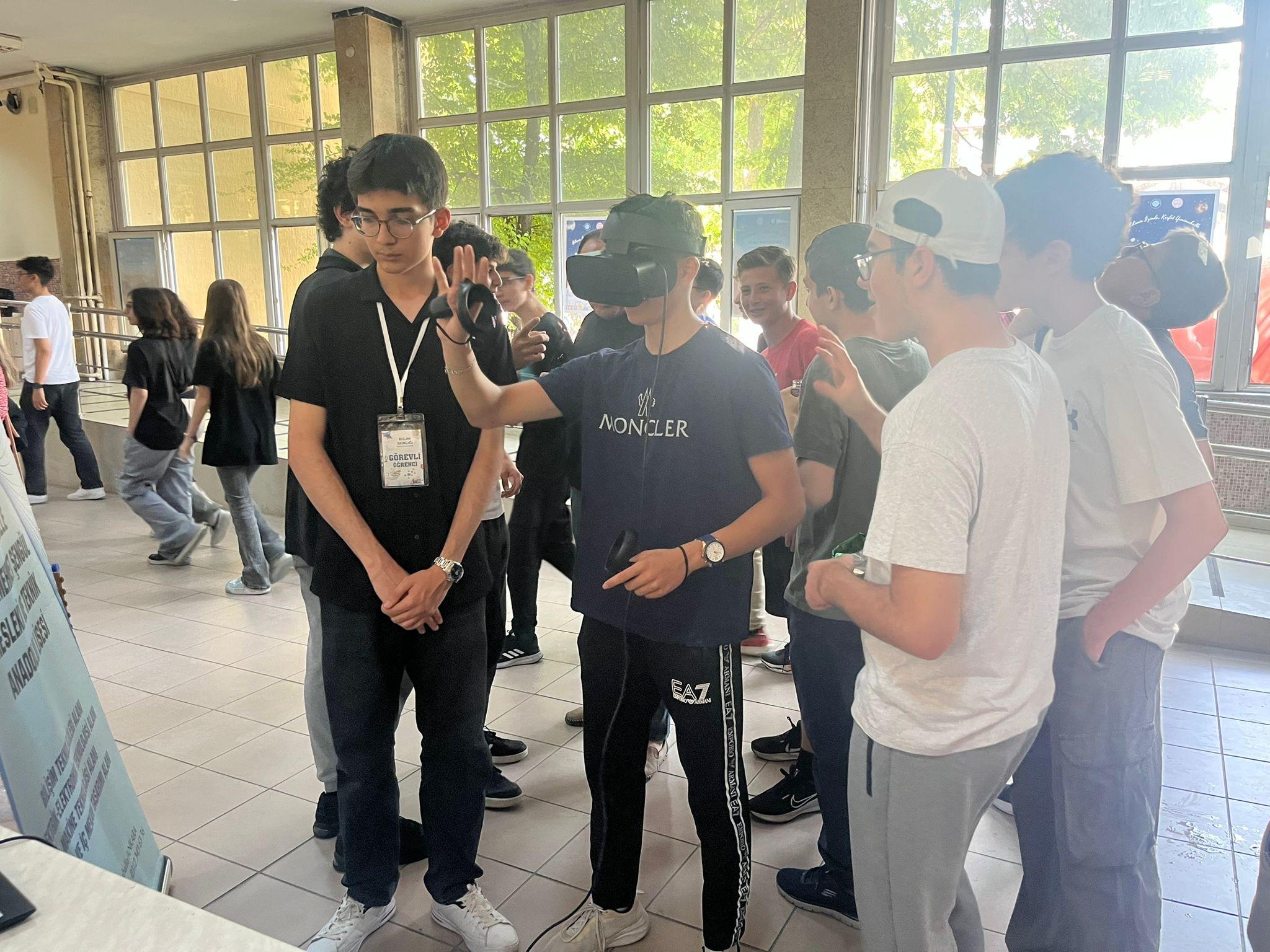 Ankara Yenimahalle İlçe Milli Eğitim Müdürlüğü Genç AR-GE Projesi Faaliyetleri Kapsamında 2. Bilim Şenliği