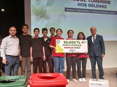 EN FAZLA ATIK TOPLAYAN LİSE