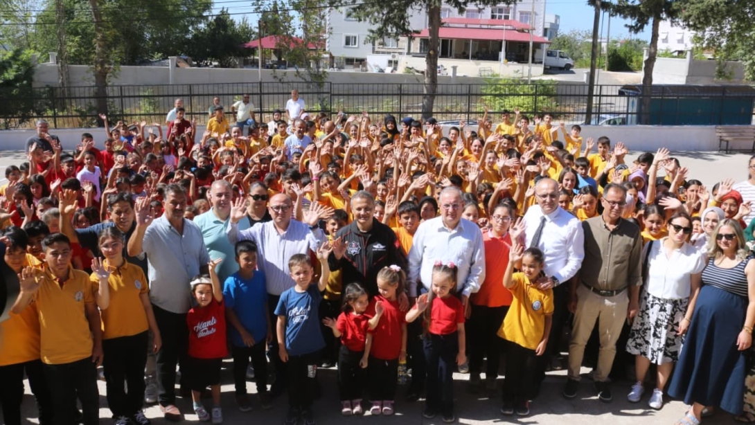 Türkiye'nin ilk astronotu Alper GEZERAVCI, Erdemli İlçemizde öğrencilerimizle bir araya geldi.