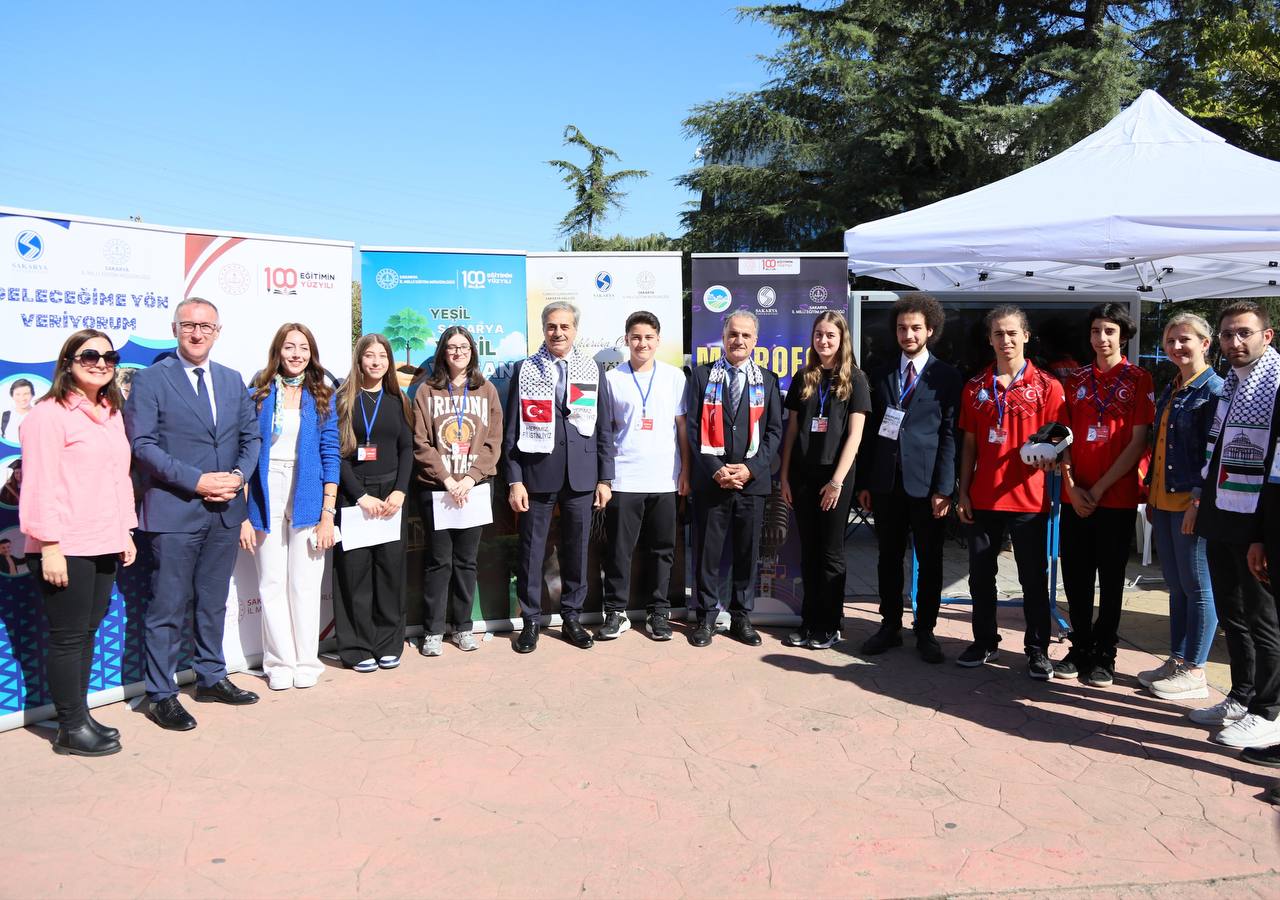 Genç Ar-Ge Sakarya Üniversitesi Öğrenci Toplulukları Tanıtım Günleri’nde Projelerimizi Tanıttı