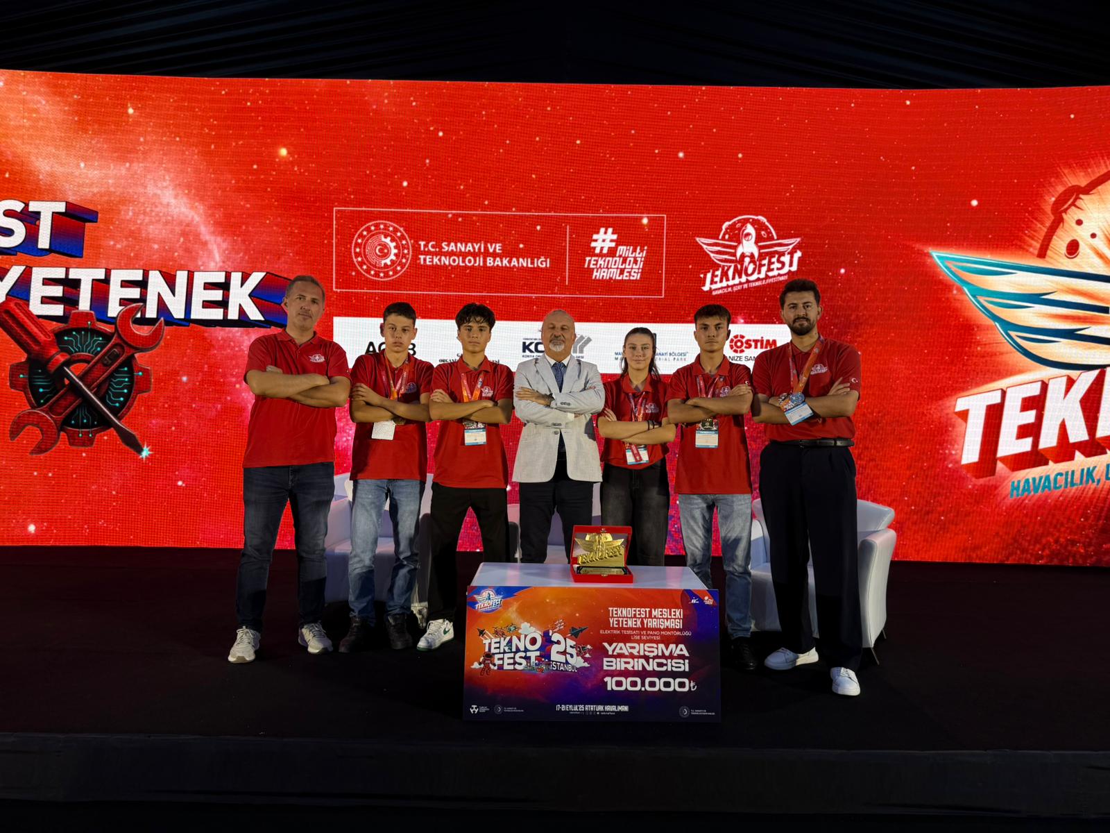 Özel EOSB Mesleki ve Teknik Anadolu Lisesi FAZ Ekibi, TEKNOFEST 2025 Mesleki Yetenek Yarışması’nda Türkiye Birincisi oldu.