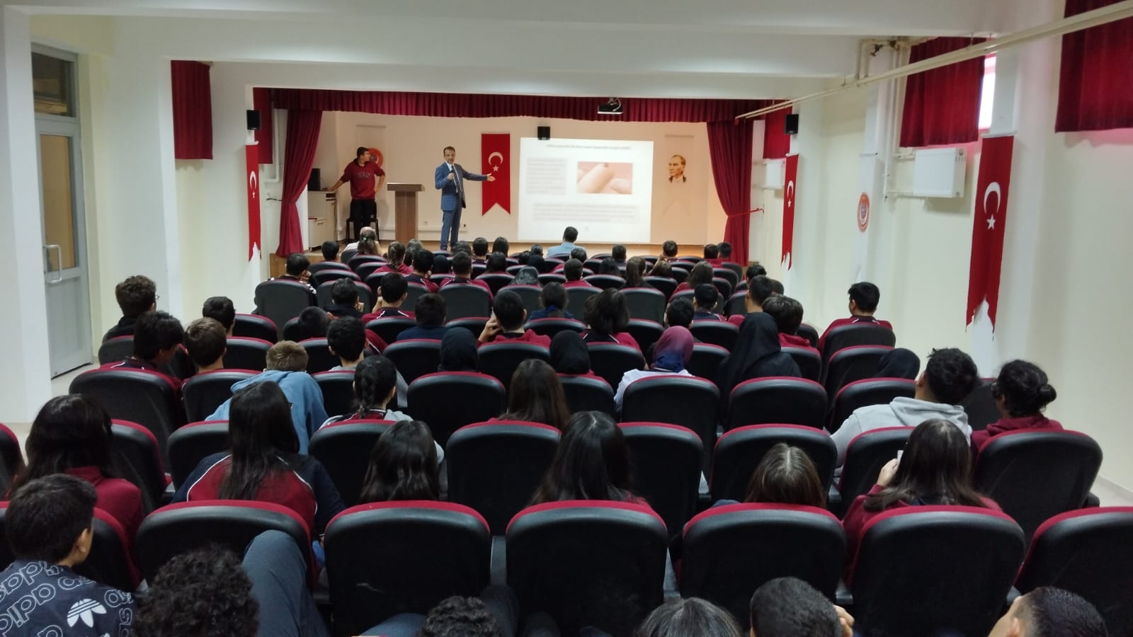 "Görünmeyen Tehlike: Mikroplastikler" Konferansı