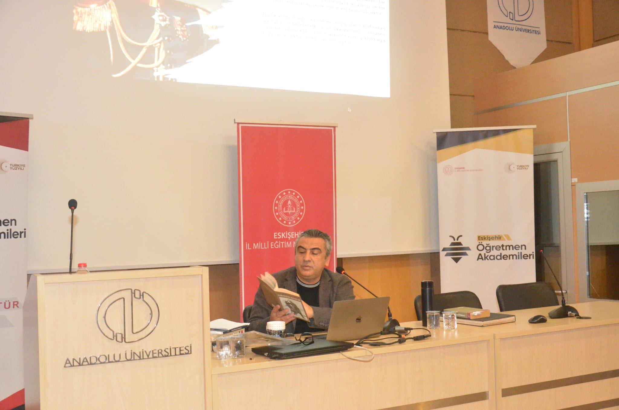 Öğretmen Akademilerinde Tarih ve Edebiyat Buluşması: “Asker Mektupları ile Harp Tarihi ve Edebiyatımız” Söyleşisi Gerçekleştirildi