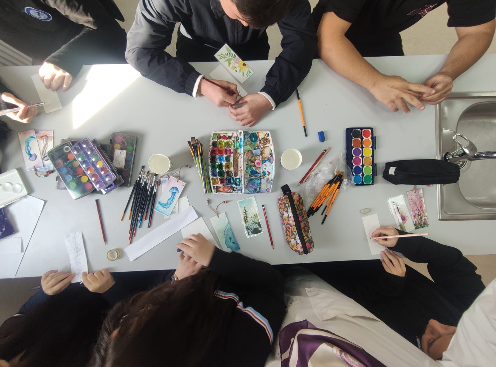 Düzce İbn-i Sina Genç AR-GE’den Yaratıcılığı Destekleyen Sulu Boya Ayraç Çalışması