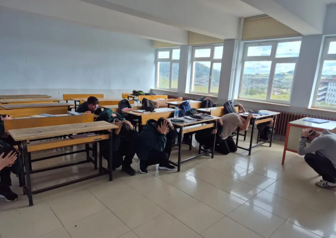 Afet Bilinci Atölyesi: Öğrenciler Gerçek Tatbikat Deneyimi Yaşadı