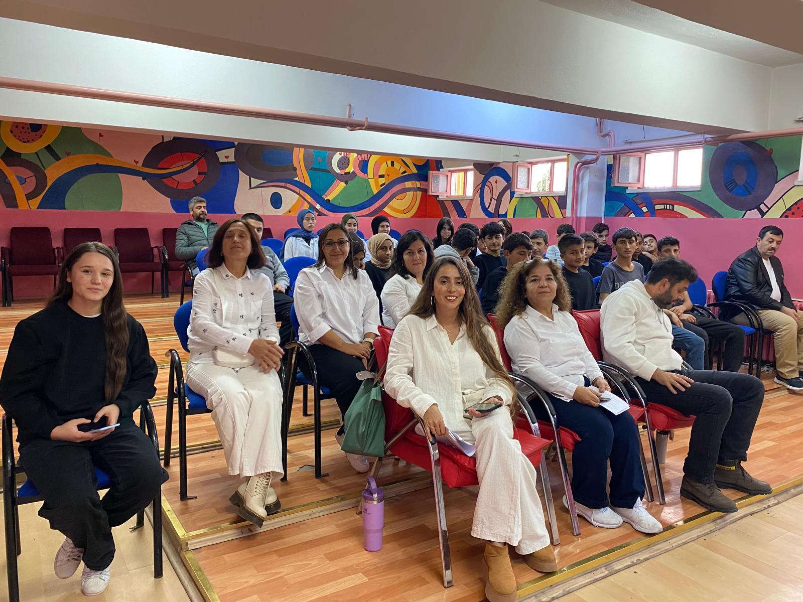 Yakakent Anadolu İmam Hatip Lisesinde 9. Sınıf Öğrencilerine Yönelik Uyum Etkinlikleri Düzenlendi