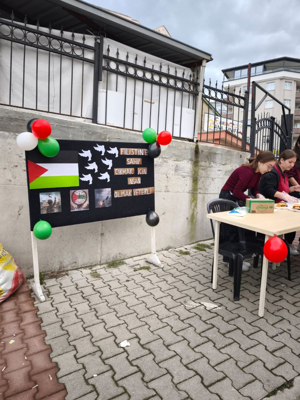 Canik Karşıyaka Anadolu Lisesinde Filistin İçin Hayır Kermesi Düzenlendi