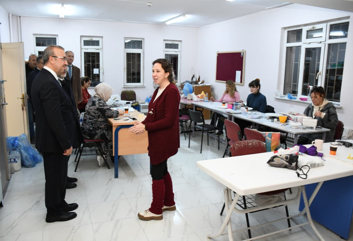 Halk Eğitimi Merkezlerinde Beceriye Destek: Seramik ve Cam Teknolojisi Kursuna Ziyaret