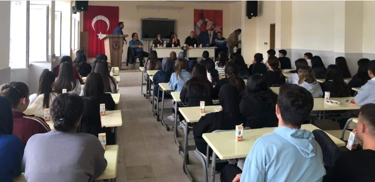 Bozyazı Anadolu Lisesi Kitap Kulübünde, aylık kitap mütaalası gerçekleştirildi.