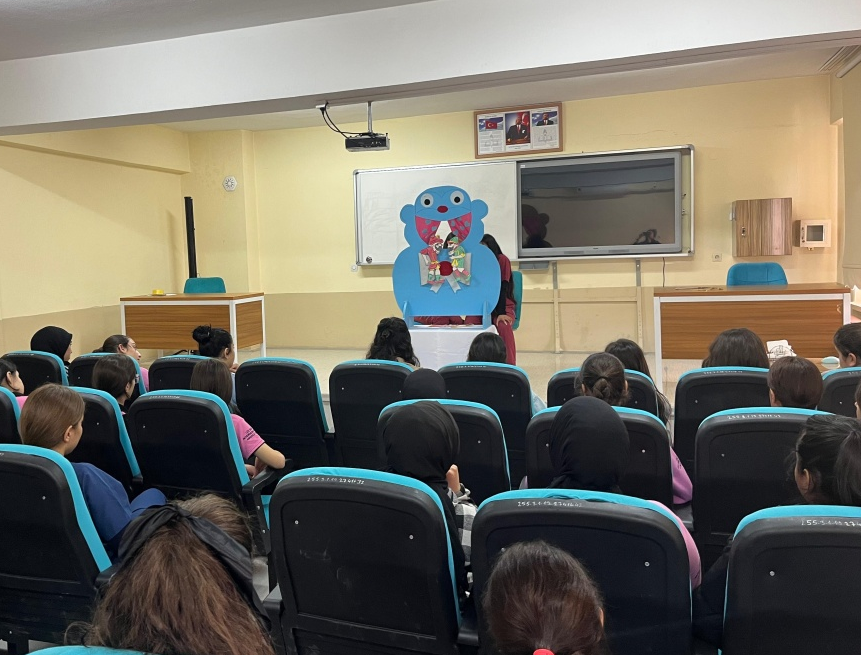 “Hacivat ve Karagöz – Vay Anam Vay” Kukla Gösterisi ile Farkındalık Etkinliği