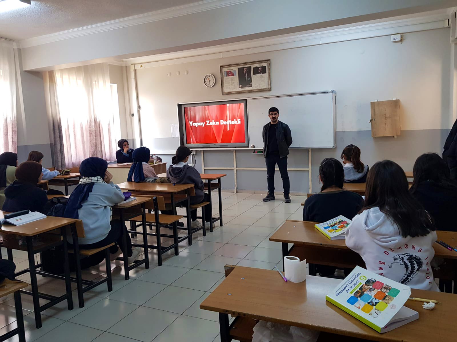 Genç Zihinlerin Parlak Fikirleri için Sahadayız
