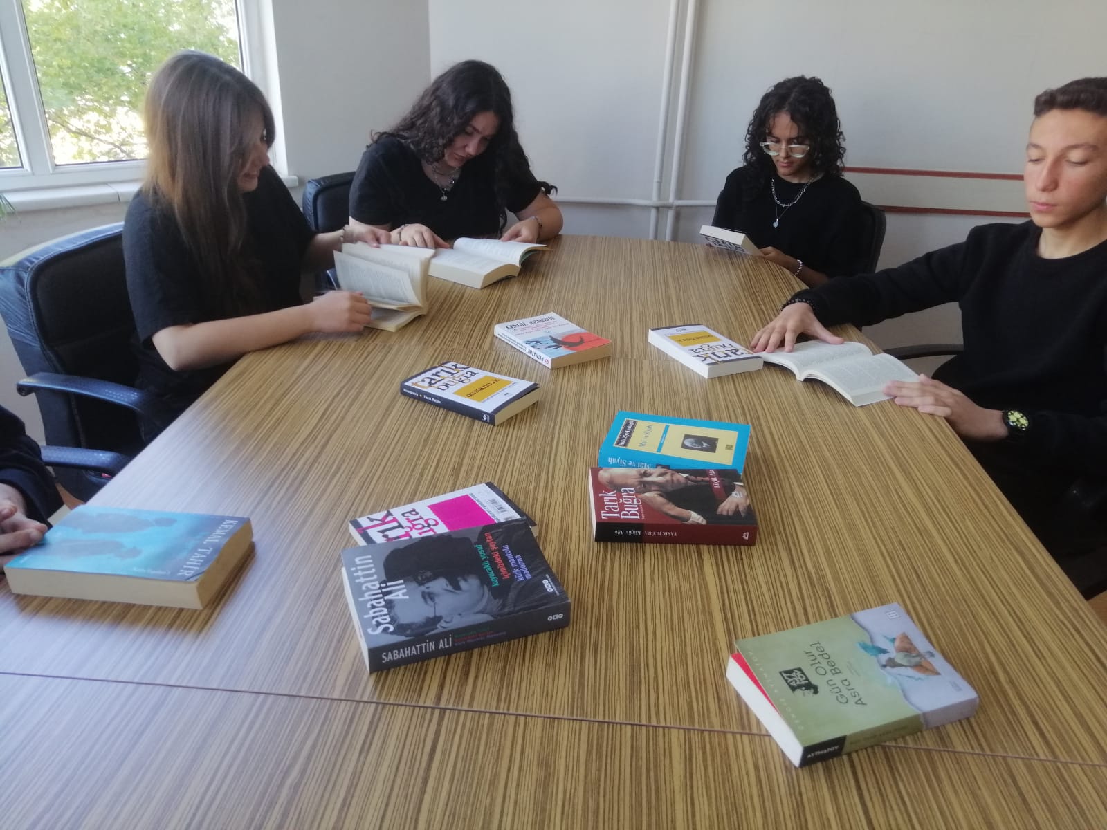 YARATICI YAZARLIK ATÖLYESİ