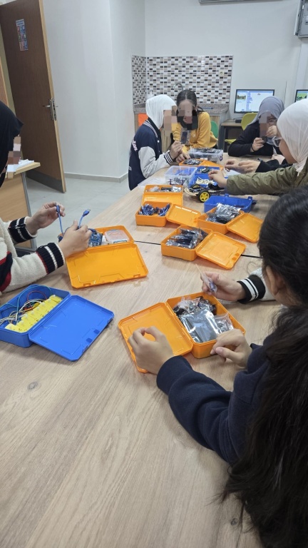 Robotik Kodlama Dersleri Devam Ediyor