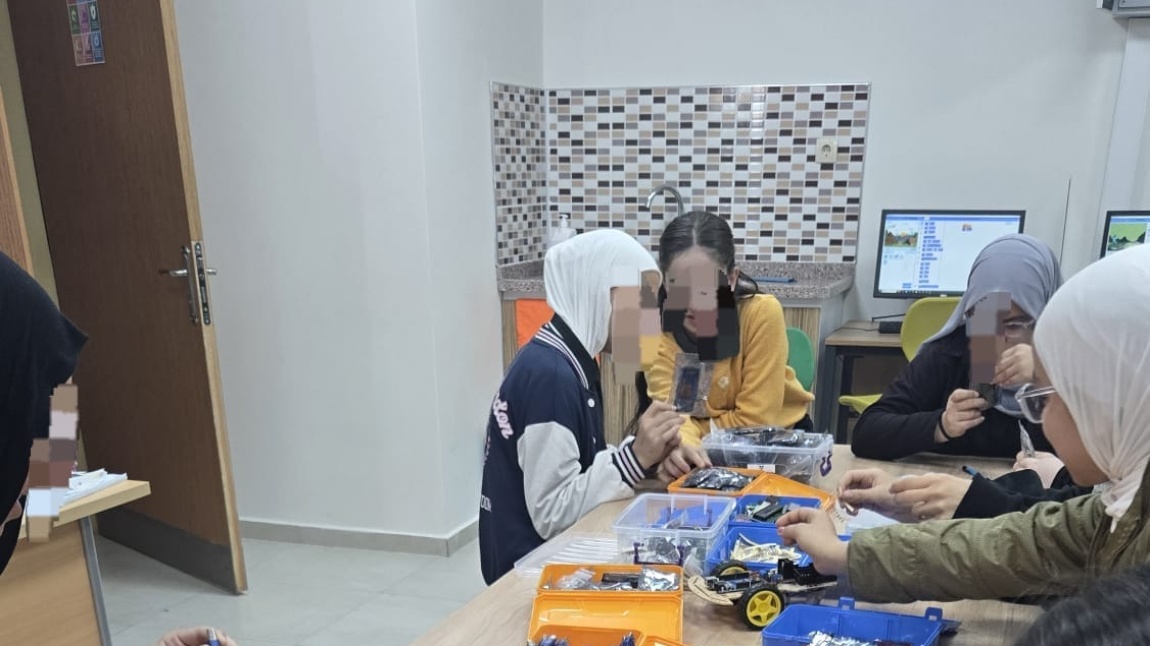 Robotik Kodlama Dersleri Devam Ediyor