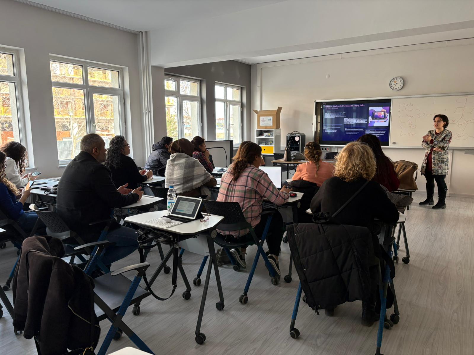Öğretmenlerimize Orta ve İleri Düzey Uygulamalı Yapay Zekâ Eğitimi: Dijital Yeterlilikler Güçleniyor