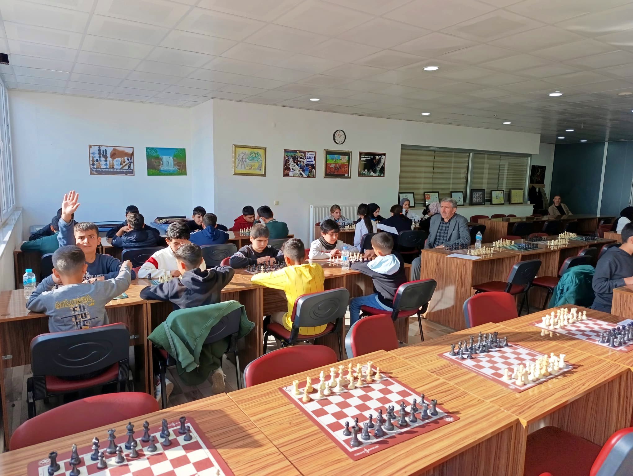 Sporla Hayata Renk Kat, Çünkü Hayat Yaşamaya Değer Projesi Kapsamında Ortaokullar Arası Santraç Turnuvası