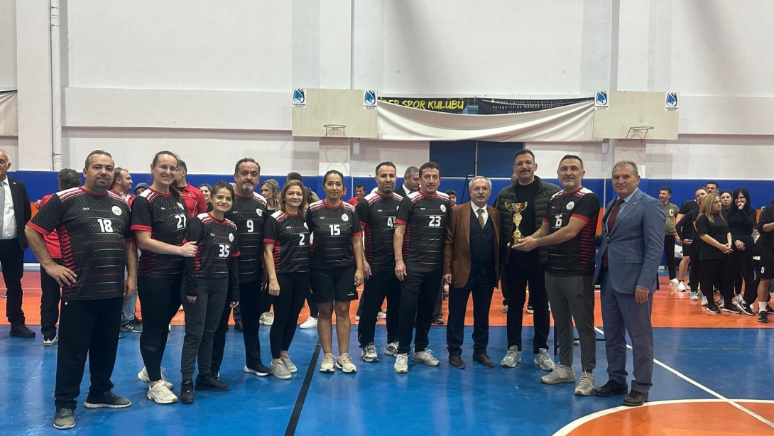 ÖĞRETMENLER ARASI GELENEKSEL ÇOCUK OYUNLARI