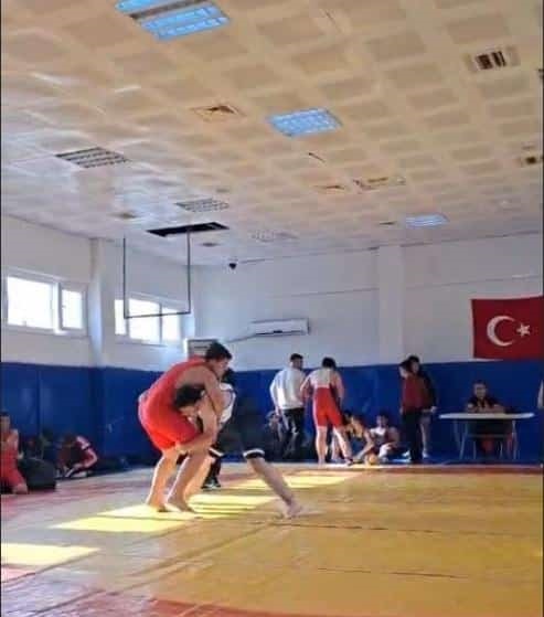 Aydıncık Anadolu Lisesinden İl Güreş Müsabakalarında Üstün Başarı