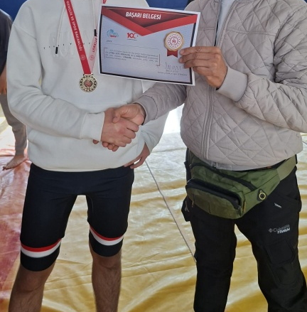 Aydıncık Anadolu Lisesinden İl Güreş Müsabakalarında Üstün Başarı