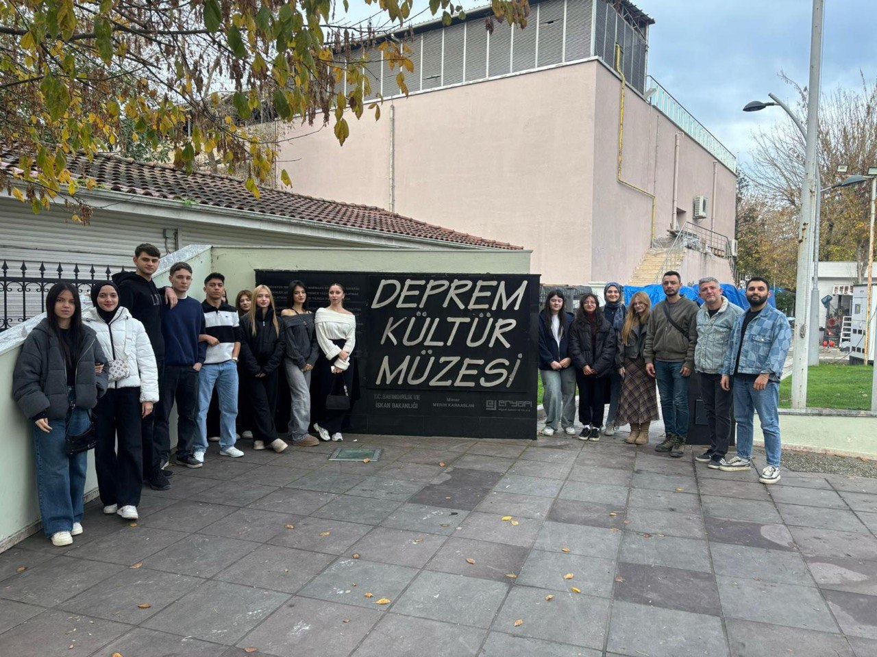 Genç AR-GE ile Geçmişin İzinde, Geleceğin Bilincinde: Deprem ve Ticaret Müzesi Ziyareti