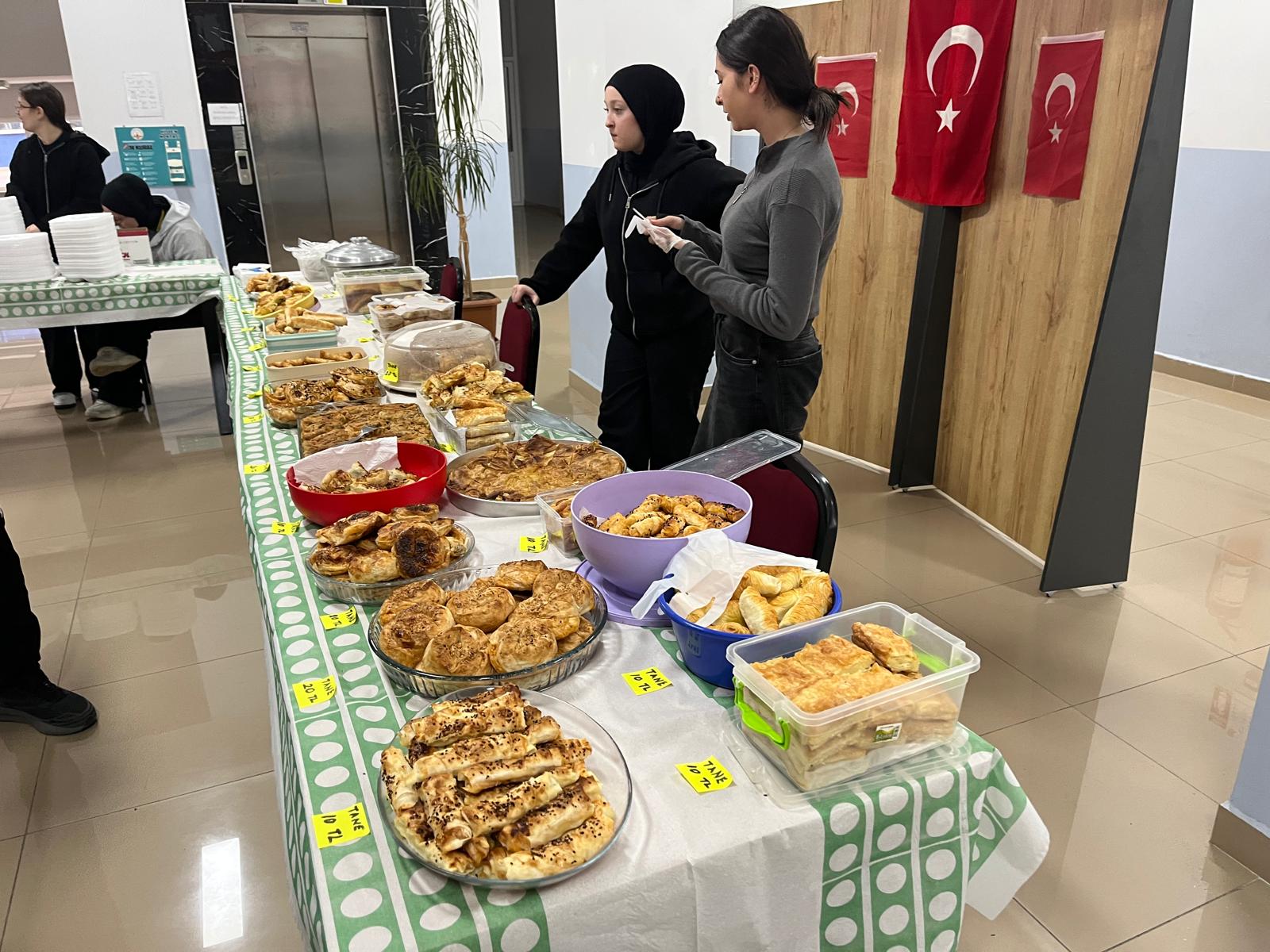 GAZZE YARARINA DÜZENLENEN KERMES ETKİNLİĞİ YOĞUN KATILIMLA GERÇEKLEŞTİRİLDİ