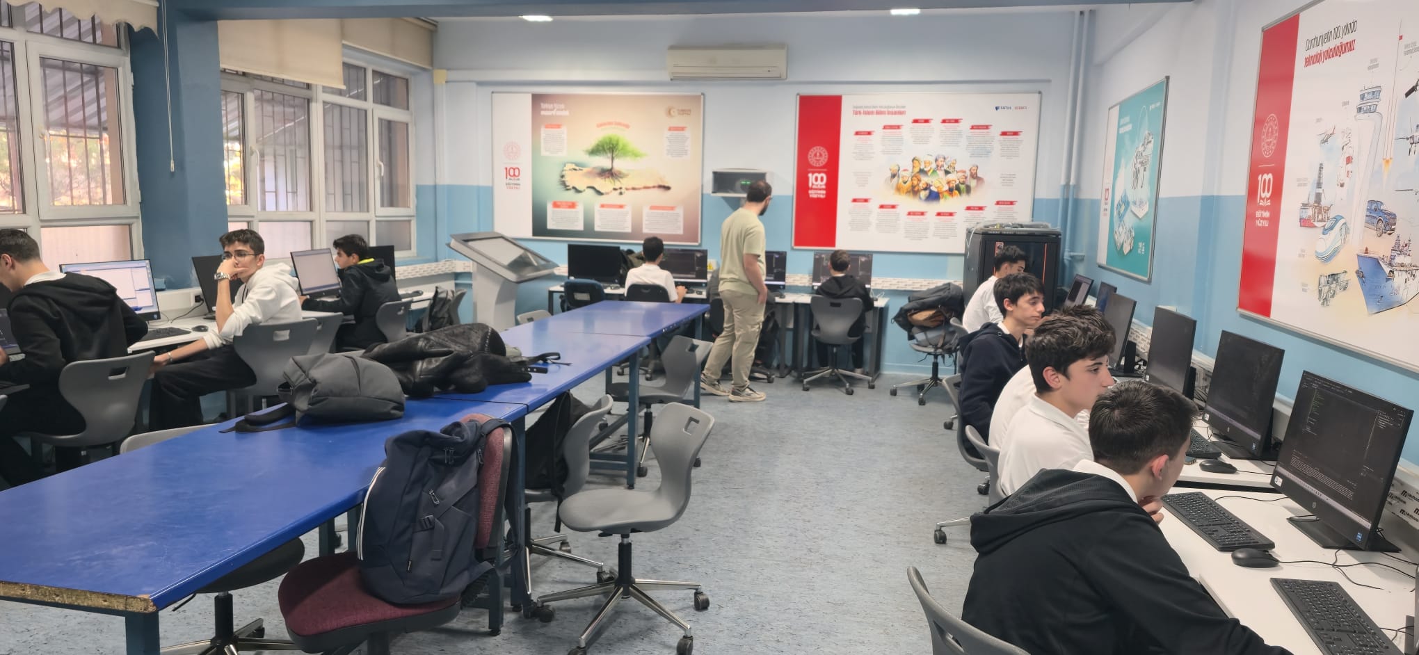 OYUN GELİŞTİRME EĞİTİMİ ile DİJİTAL BECERİLERİ ve GİRİŞİMCİLİĞİ DESTEKLEME FAALİYETİ; YENİMAHALLE GENÇ AR-GE