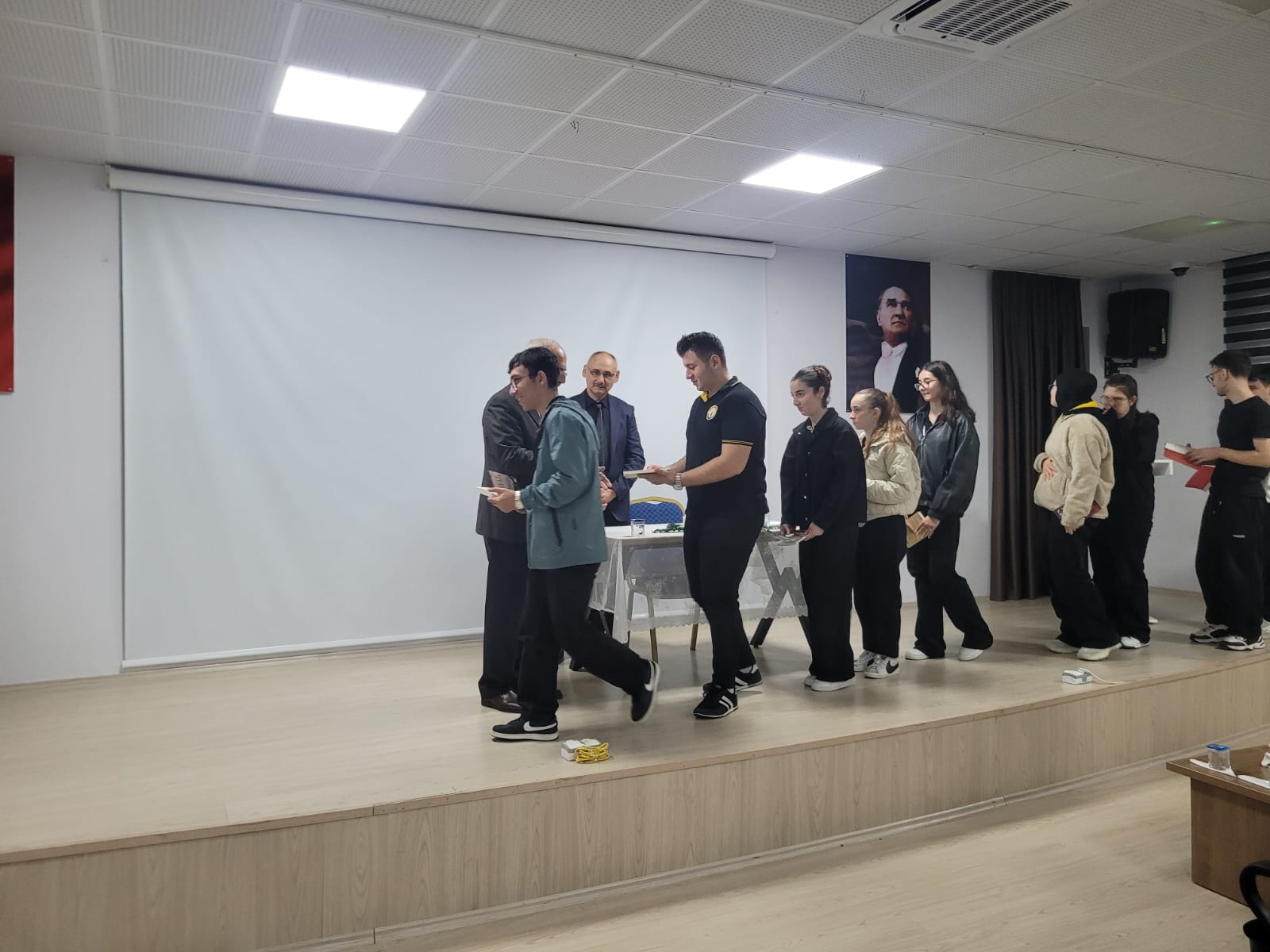 EĞİTİMCİ-YAZAR HALİT ERTUĞRUL TIBBİ CİHAZ TEKNOLOJİLERİ LİSESİ'NDE!