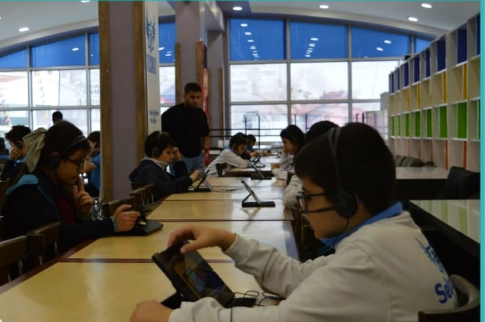 YENİMAHALLE GENÇ AR-GE; "SCHOOL EDUCATION  VRCLASS: GELECEĞİ SINIFLARI" ERASMUS+ PROJESİ