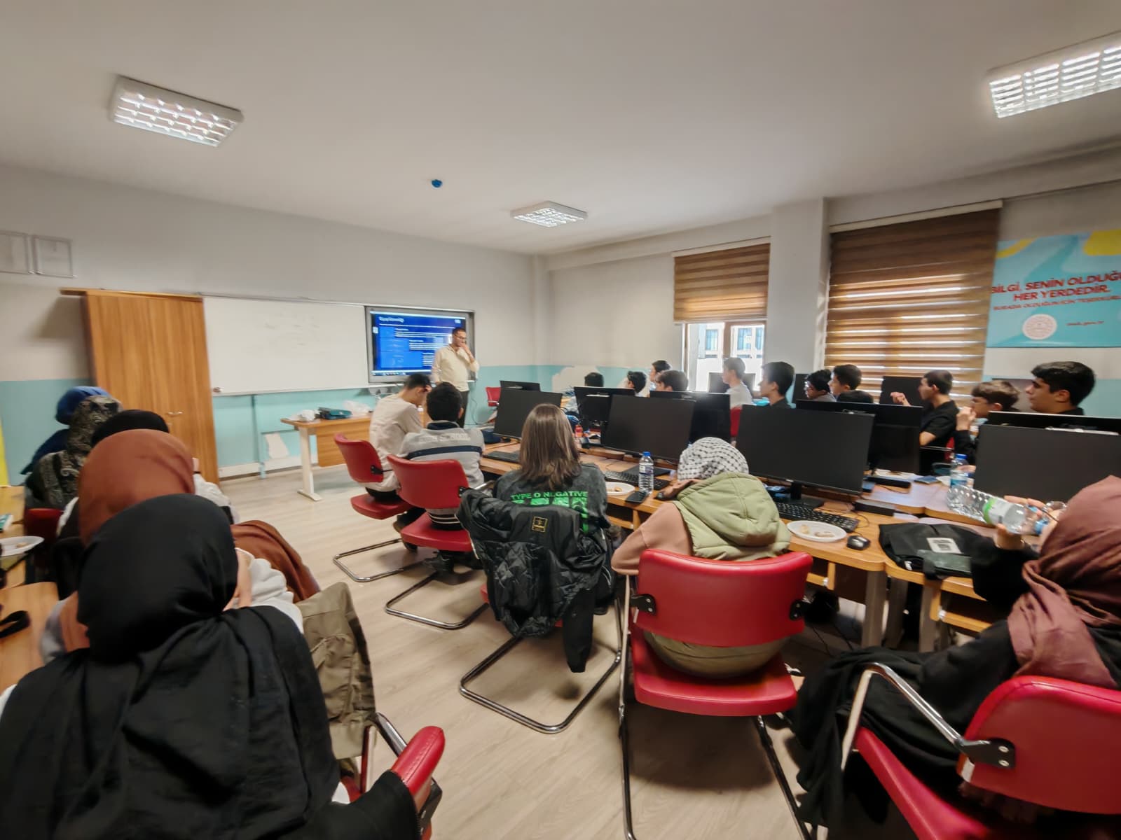 ANKARA GENÇ AR-GE; GELECEĞİN MÜHENDİSLERİ YETİŞİYOR: TUSAŞ İLE HAVACILIK VE UZAY TEKNOLOJİLERİ