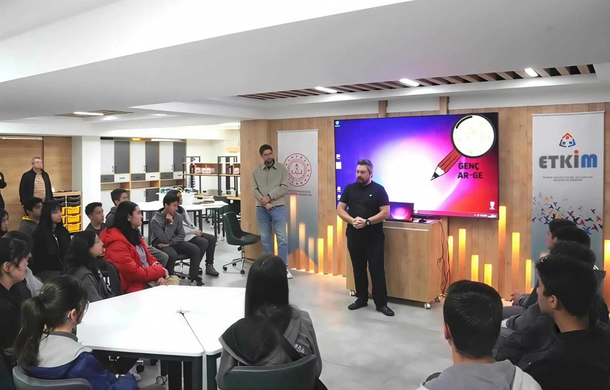 ANKARA GENÇ AR-GE PROJESİ: EĞİTİM TEKNOLOJİLERİ KULUÇKA VE İNOVASYON MERKEZİ (ETKİM) ZİYARETİ