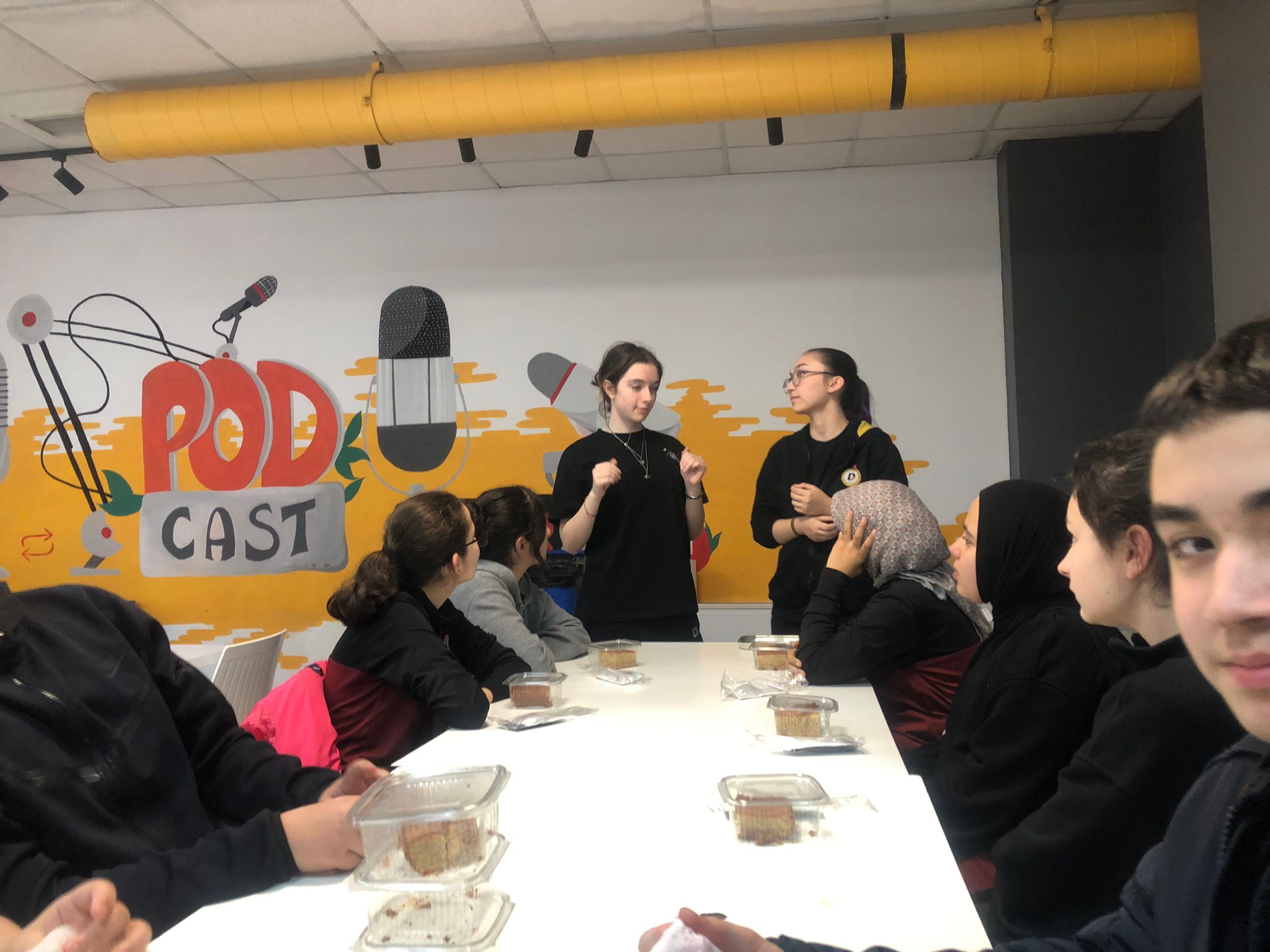 Genç AR-GE Projesi kapsamında gerçekleştirilen Demirören Medya ve Teknoloji Mesleki ve Teknik Anadolu Lisesi Fotoğraf ve Video Atölyesi ziyareti