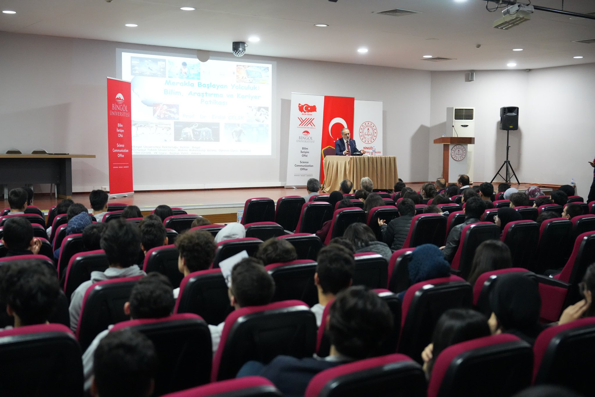 Bilim ve Kariyer Buluşması: Prof. Dr. Erdal Çelik Fen Lisesinde Öğrencilerle Bir Araya Geldi